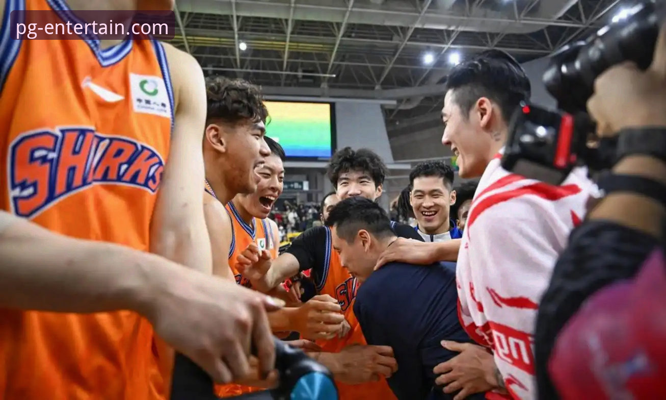 上海男篮豪取12连胜登顶CBA联赛第一：一场流畅攻防的技术性复盘指南